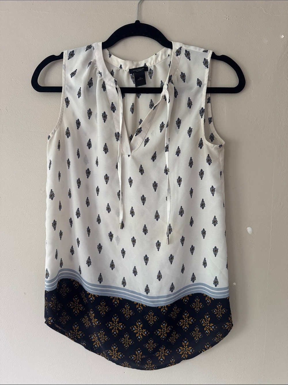 Ann Taylor Factory White Navy Printed Sleeveless Tie-Neck Tank